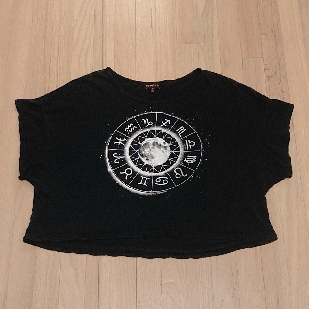 NAMELESS Moon Zodiac Boxy Crop Tee
